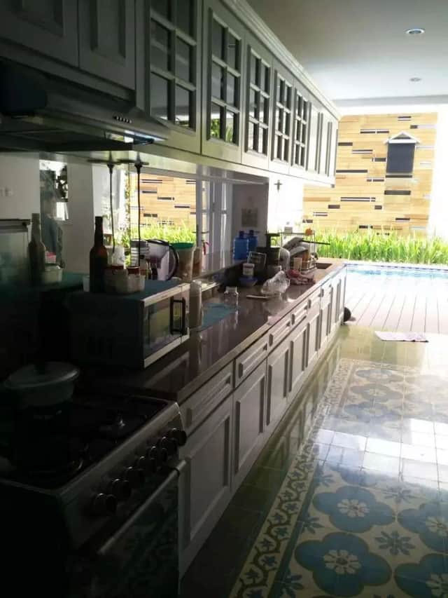 Rumah Cantik Baru + Kolam Renang, Nyaman Asri Strategis foto 3