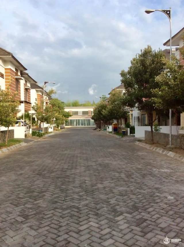 Rumah Cantik di Perum Royal Maguwo, Kadirojo - Dekat Jogja Bay! foto 5