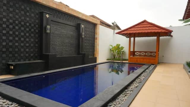 Rumah Mewah dengan Kolam Renang Pribadi di Jl. Palagan km 12 - Harga Turun!