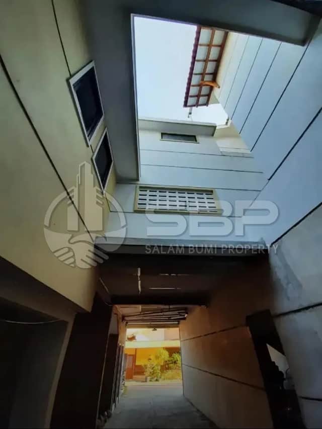 Rumah Mewah 20 Kamar Dekat Lippo Plaza - Investasi Kost Istimewa! foto 2