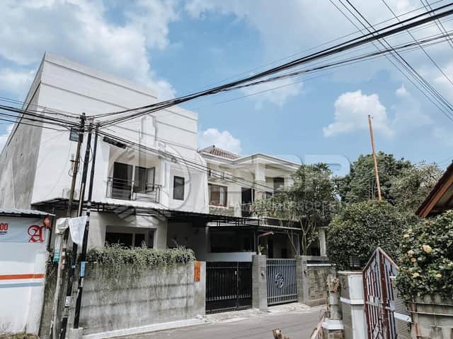Rumah Induk dengan 5 Kost Exclusive Dekat UGM — Investasi Menarik!