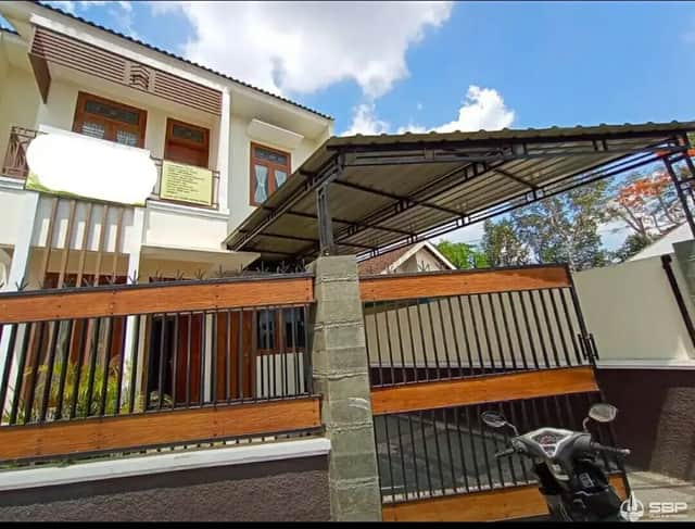 Rumah Cantik 2 Lantai dengan Kolam Renang di Maguwo, Dekat Lotte Mart dan RS Hermina - Wajib Nego!
