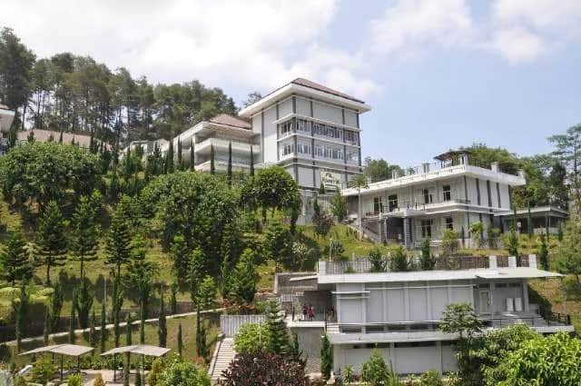 Hotel Istimewa Dijual di Tawangmangu, Karanganyar — Investasi Menguntungkan!