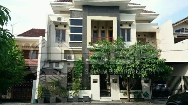 Rumah Mewah di Perumahan Barat Tugu Jogja, Dekat Banyumili Resto