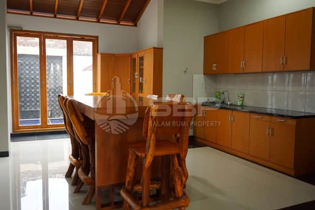 Rumah Mewah dengan Kolam Renang Pribadi di Jl. Palagan km 12 - Harga Turun! foto 2