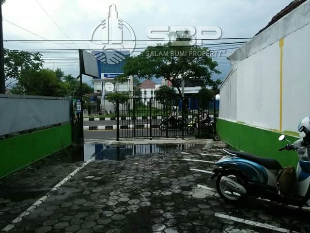 Investasi Menarik: Kantor + Rumah + Kost + Paviliun di Jl Raya Dekat UMY! foto 2