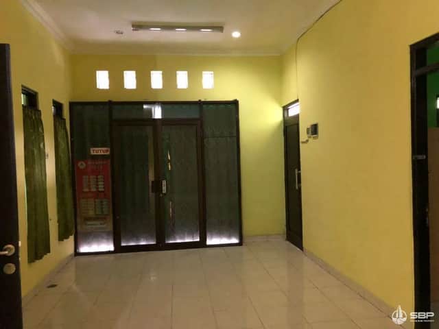 Rumah Cantik pinggir jl aspal lebar condongcatur dkt JIH, cck upgrade kost Exclusive foto 3