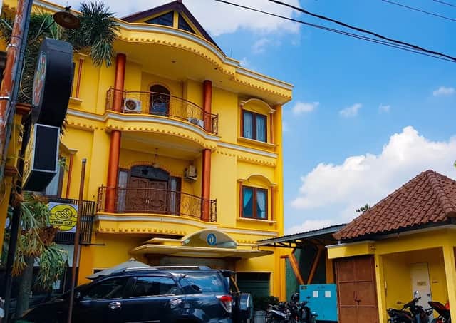 Hotel Strategis Dekat Ambarukmo Plaza — Investasi Menguntungkan!