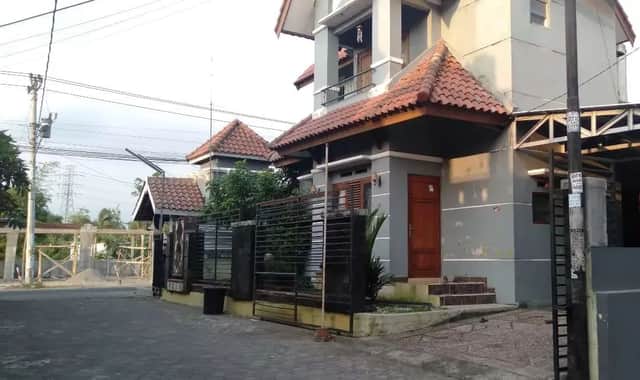 Rumah 2 Lantai Strategis di Perumahan Jl. Kaliurang Km 9, Dekat Tengkleng Gajah dan Utara UGM foto 2