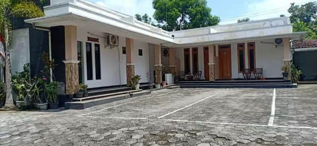 Rumah Induk + Penginapan Strategis Pinggir Ringroad Utara