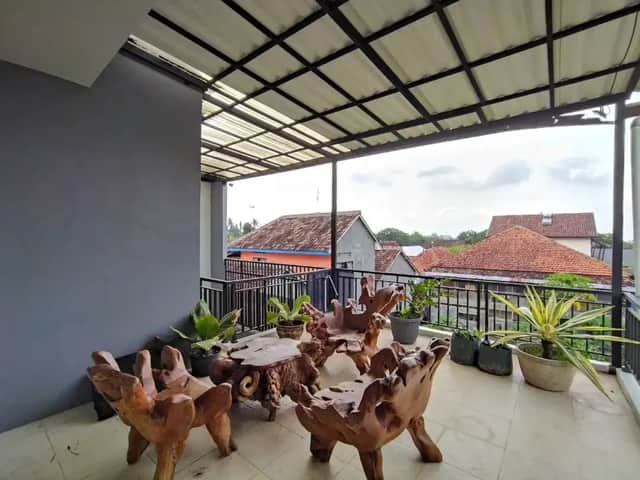 Rumah Cantik Istimewa 2 Lantai di Condongcatur Utara Terminal! foto 4