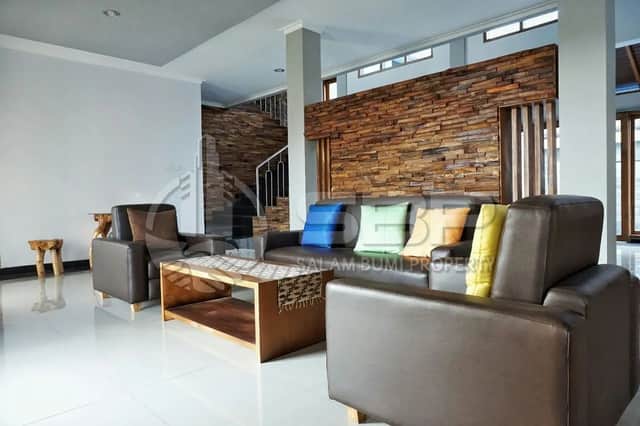 Rumah Mewah dengan Kolam Renang Pribadi di Jl. Palagan km 12 - Harga Turun! foto 5