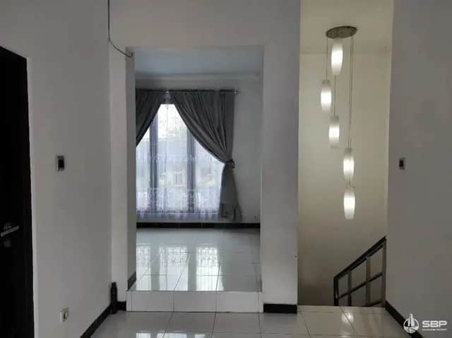 Harga Turun! Rumah Cantik 2 Lantai di Condongcatur - Dari 1,9M Menjadi 1,6M! foto 3