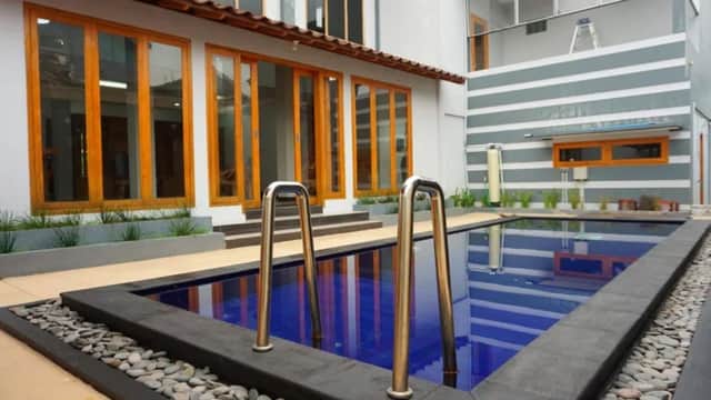 Rumah Mewah dengan Kolam Renang Pribadi di Jl. Palagan km 12 - Harga Turun! foto 5
