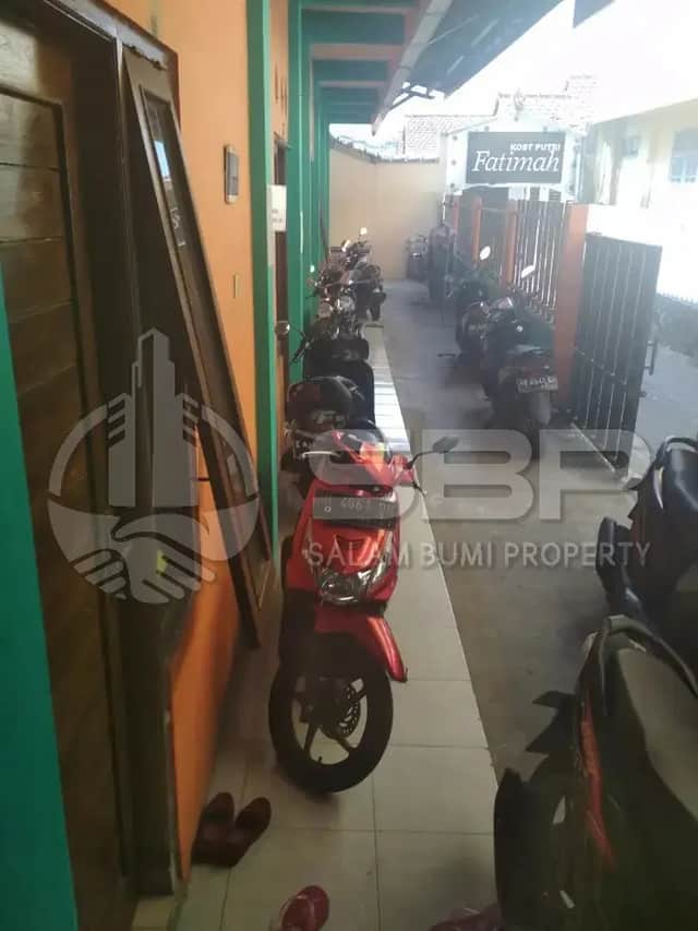 Murah! Kost 10 Kamar + Rumah + Toko Dekat UII Jl. Kaliurang - Full Penghuni! foto 2