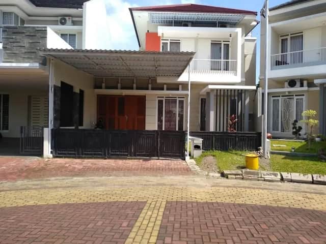 Rumah Mewah di Perum Elite Greenhills, Jl. Kaliurang - Kesempatan Emas!