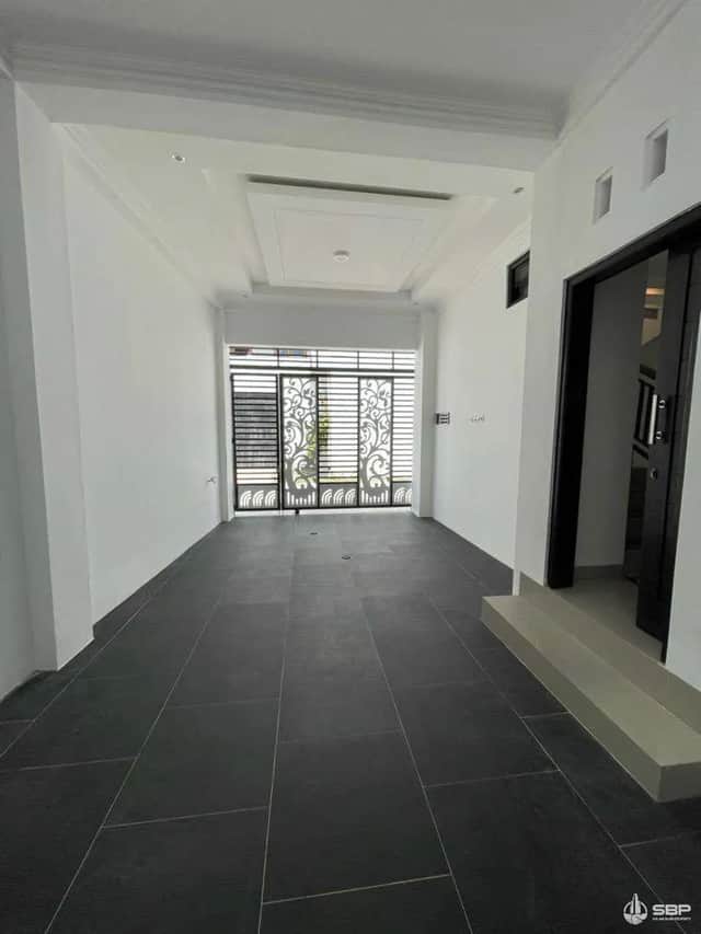 Rumah Cantik 2 Lantai Baru di Maguwo - Dekat Jogjabay, Stadion, dan Universitas Sadhar! foto 4