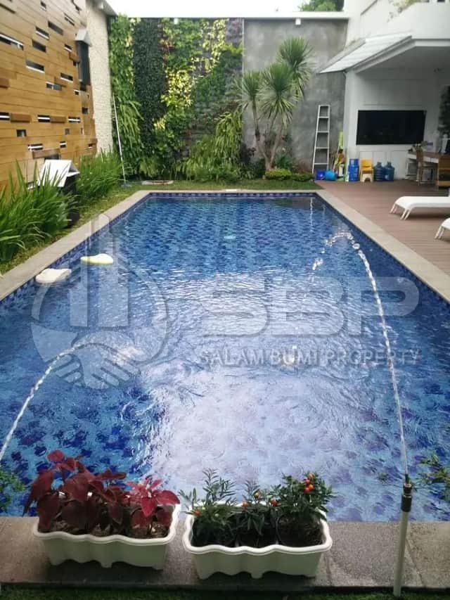 Rumah Cantik Baru + Kolam Renang, Nyaman Asri Strategis foto 5