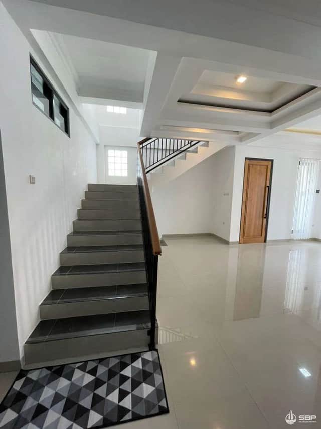 Rumah Cantik 2 Lantai Baru di Maguwo - Dekat Jogjabay, Stadion, dan Universitas Sadhar! foto 3