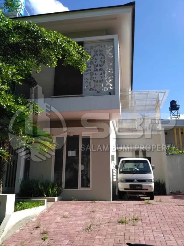 Rumah Mewah di Perum Elite Greenhills, Jl. Palagan Km 9, Utara Hyatt UGM