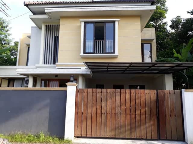 Rumah Mewah 2 Lantai di Jl. Magelang Km 4 — Dekat UGM