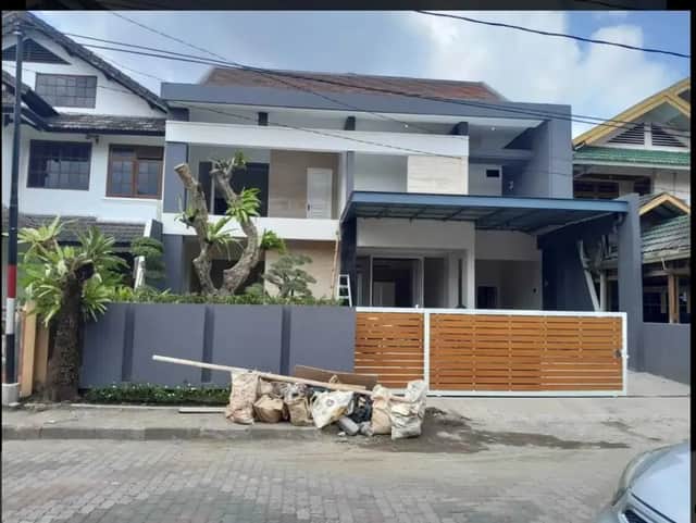 Rumah Mewah Berkolam Renang di Perumahan Condongcatur, Sleman — Hunian Impian Dekat UPN!