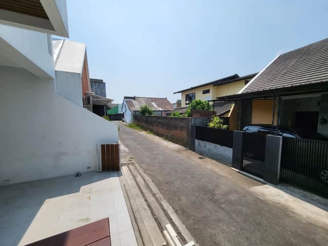 Dijual Rumah Cantik Ala Villa Fully Furnished Dekat Jogja Bay, Maguwoharjo - Kesempatan Emas! foto 5
