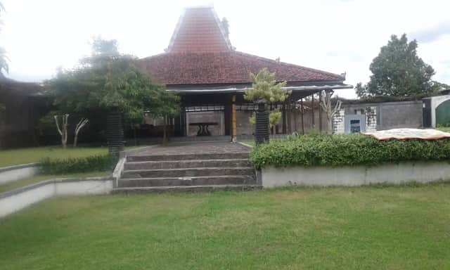 Dijual Rumah Mewah dengan Kolam Renang Pribadi di Maguwo Yogyakarta foto 2
