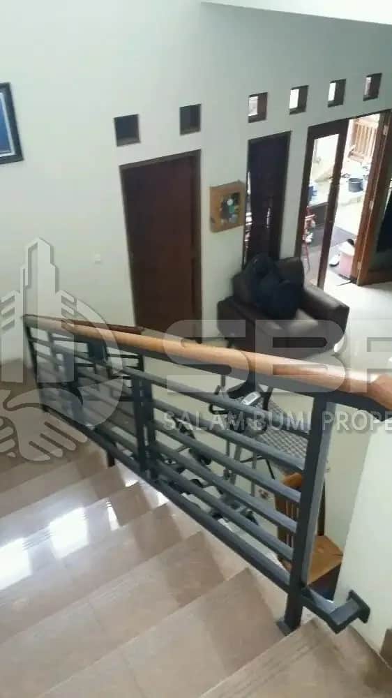 Rumah Mewah di Perumahan Barat Tugu Jogja, Dekat Banyumili Resto foto 5