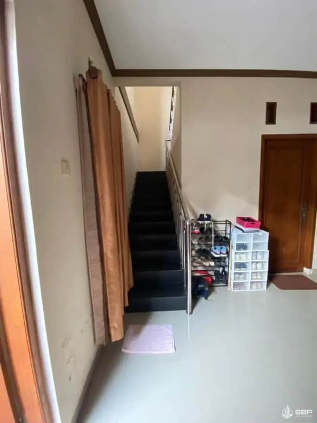 Rumah Cantik 2 Lantai di Jl Palagan Km 7, Dekat UGM! foto 3
