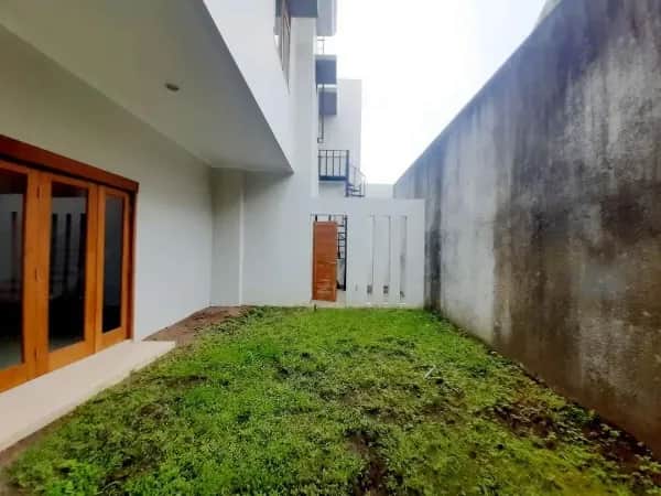 Rumah Mewah di Taman Palagan Asri - Dekat UGM! Kesempatan Emas! foto 3