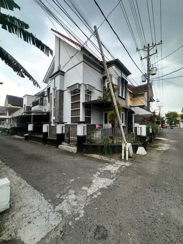 Rumah Mewah 2 Lantai dekat UGM Jl Kaliurang KM 6,5