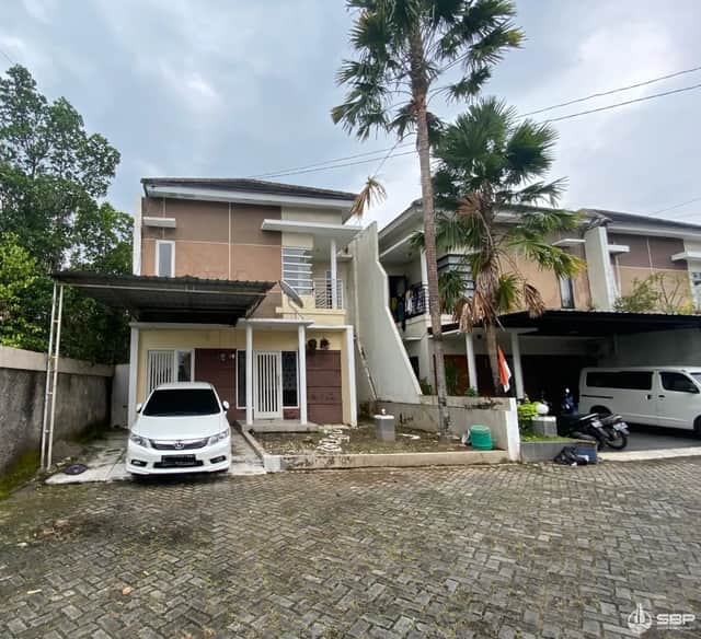Jual Cepat! Rumah Cantik 2 Lantai di Perum Emerald Wiyoro - Banguntapan, Bantul