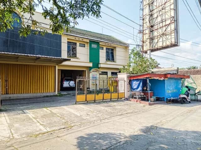 Kost 30 Kamar dengan Ruko Luas 1000m² di Pinggir Jl. Kaliurang, Dekat UII