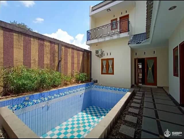 Rumah Cantik 2 Lantai dengan Kolam Renang di Maguwo, Dekat Lotte Mart dan RS Hermina - Wajib Nego! foto 2