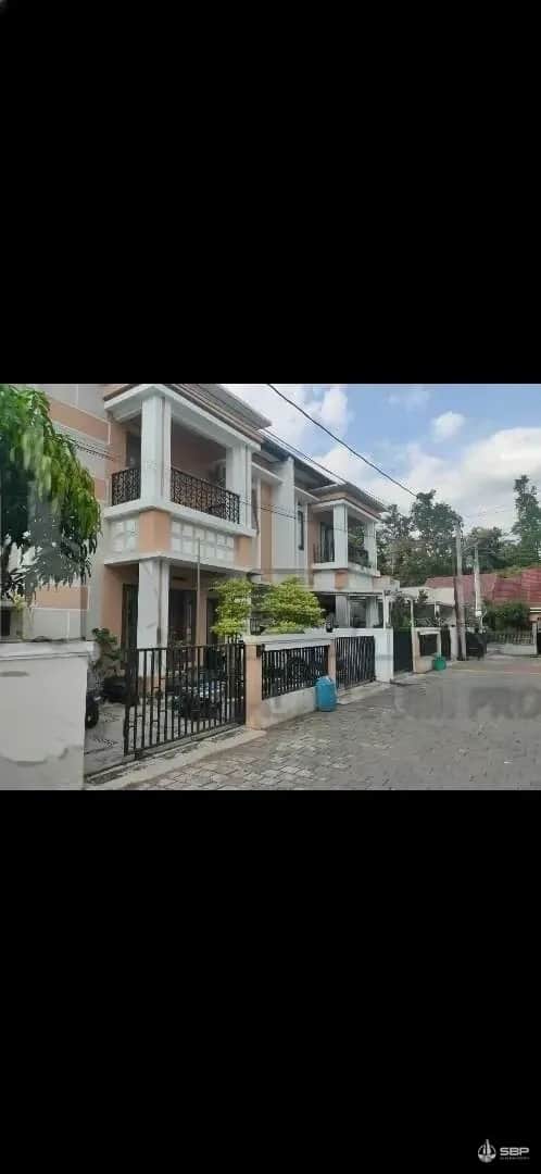 Rumah Cantik 2 Lantai di Perum Maguwo Dekat Jogja Bay, Stadion, dan Tajem