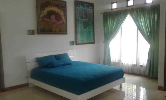 Dijual Rumah Mewah dengan Kolam Renang Pribadi di Maguwo Yogyakarta foto 5