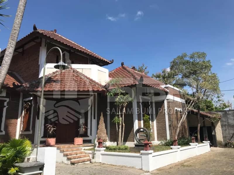 Rumah Etnik dengan Kolam Renang Dekat Hartono Mall, RS JIH, AMIKOM, UPN 1