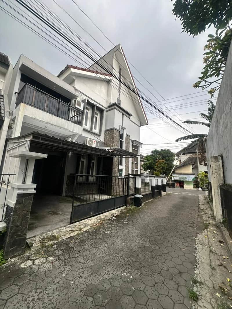 Rumah Mewah 2 Lantai dekat UGM Jl Kaliurang KM 6,5 20