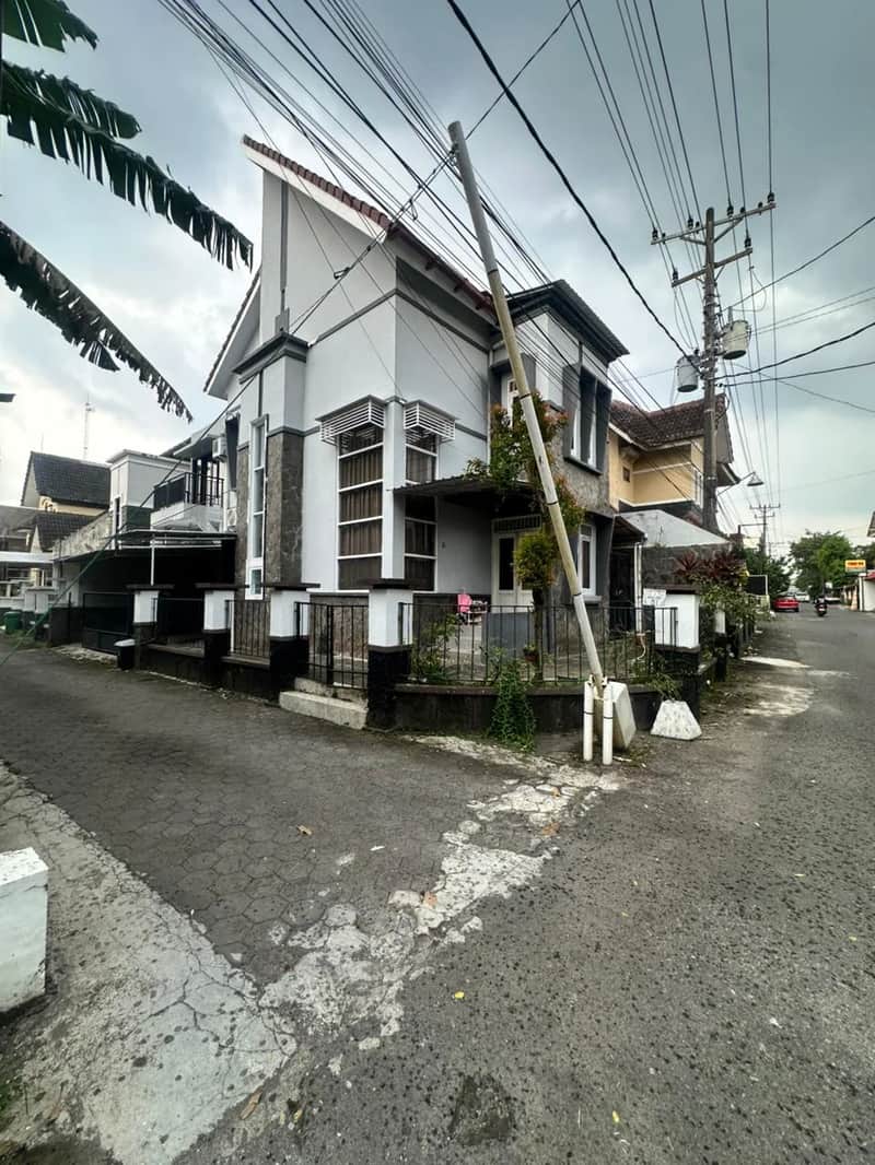 Rumah Mewah 2 Lantai dekat UGM Jl Kaliurang KM 6,5 10