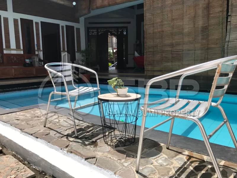 Rumah Etnik dengan Kolam Renang Dekat Hartono Mall, RS JIH, AMIKOM, UPN 4