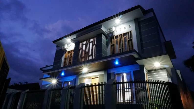 Rumah Mewah dengan Kolam Renang Pribadi di Jl. Palagan km 12 - Harga Turun! 6