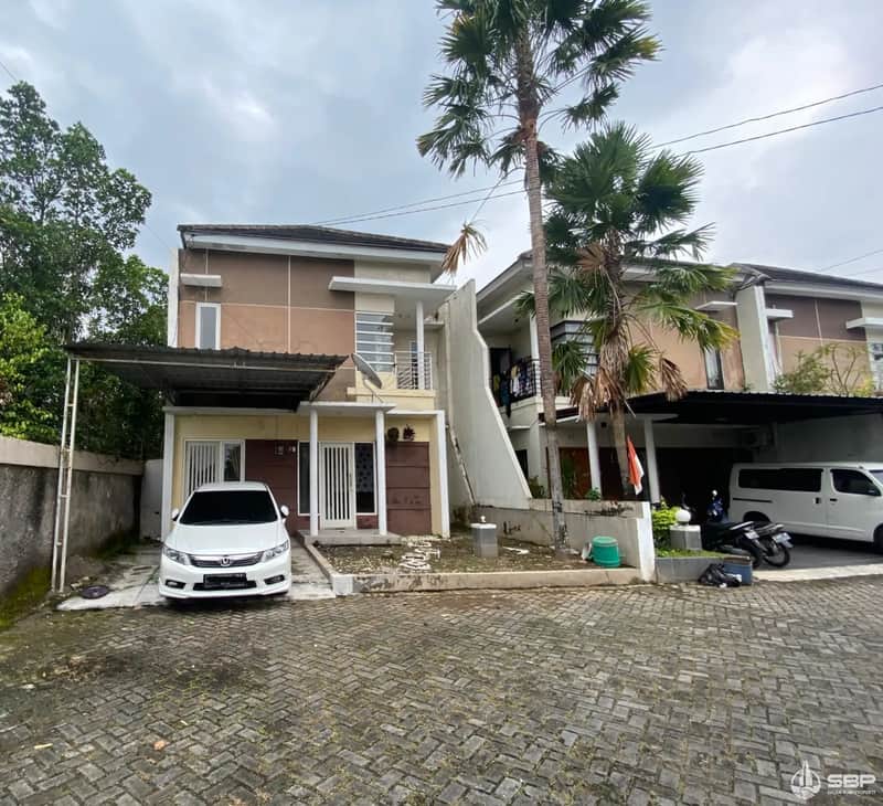Jual Cepat! Rumah Cantik 2 Lantai di Perum Emerald Wiyoro - Banguntapan, Bantul 1