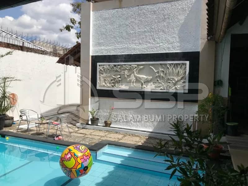 Rumah Etnik dengan Kolam Renang Dekat Hartono Mall, RS JIH, AMIKOM, UPN 2